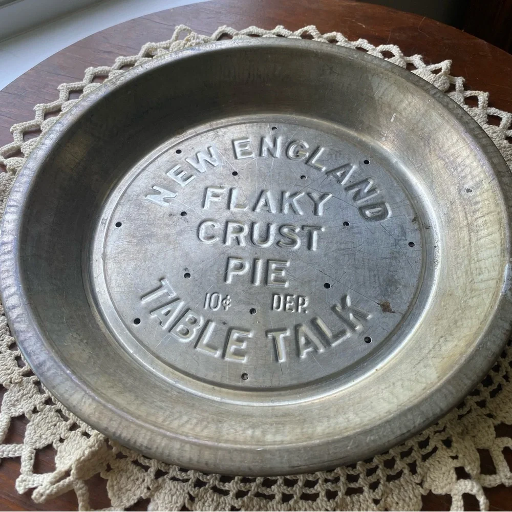 Vintage New England Flaky Crust Pie Tin EUC
